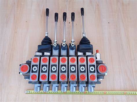 Hydraulický rozvádzač s joystickovým ovládaním