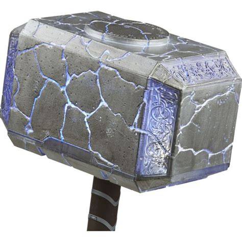 Kapitán Amerika držiaci Thorovo kladivo Mjolnir v boji proti Thanosovi