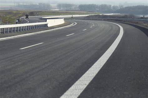 Inštalácia štrbinového žľabu D400 na diaľničnom úseku