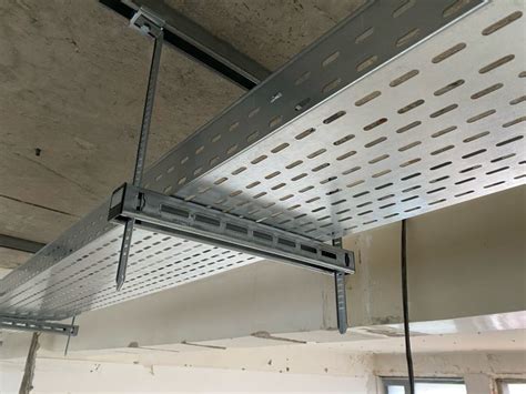 Detailné príslušenstvo pre správnu montáž káblových žľabov