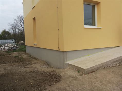 Rekonštrukcia a zateplenie základov starého domu
