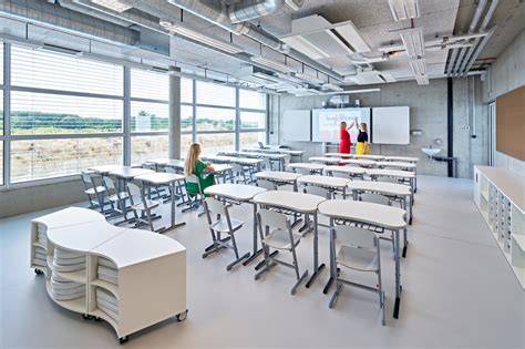Interiér modernizovanej učebne informatiky s novým vybavením