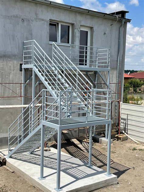 Fázy výroby a montáže kovového schodiska na mieru