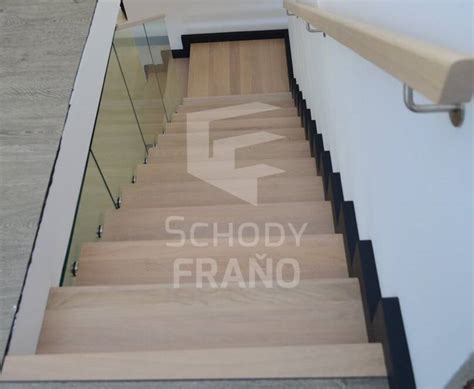 Moderné bukové schodisko