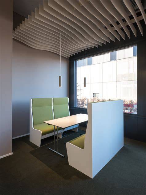 Produkt Ecophon Baffle v modernom interiéri
