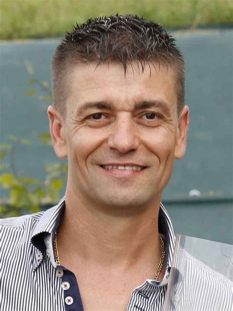 Detail inštalácie zvodovej rúry a jej kotvenia na fasáde