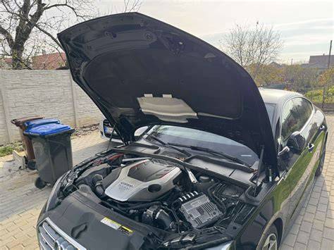 Odhlučnená kapota motora