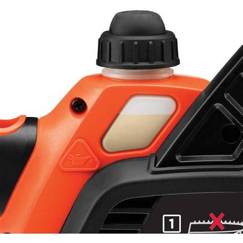Detail elektrickej reťazovej píly Black & Decker s 1800W motorom