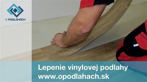 Detailné utesnenie okrajov vinylovej podlahy v kúpeľni