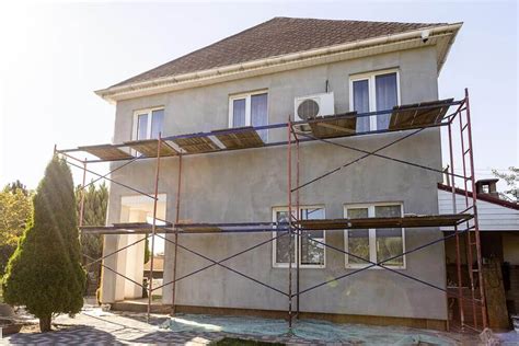 Detailné vyhladenie omietky na špalete