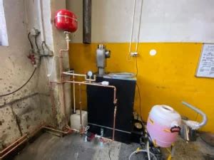 Prístup k čistiacemu viečku na hornej časti kotla