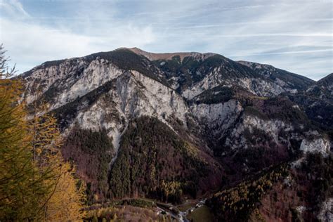 Pohľad na majestátny Schneeberg s hlavnými žľabmi