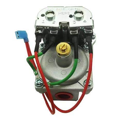Detail plynového ventilu s automatikou Honeywell