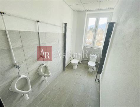 Príklady prispôsobených WC nálepiek s vlastným návrhom