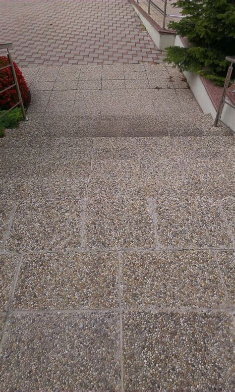 Vymývaná dlažba s prírodným kamenivom