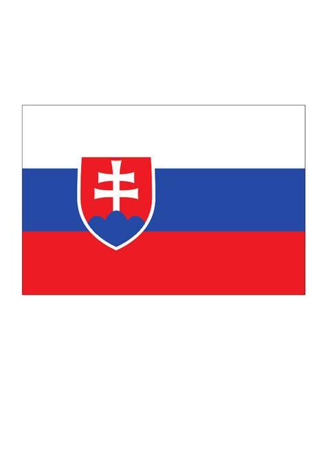 Slovenská štátna vlajka so štátnym znakom umiestneným pri žrdi