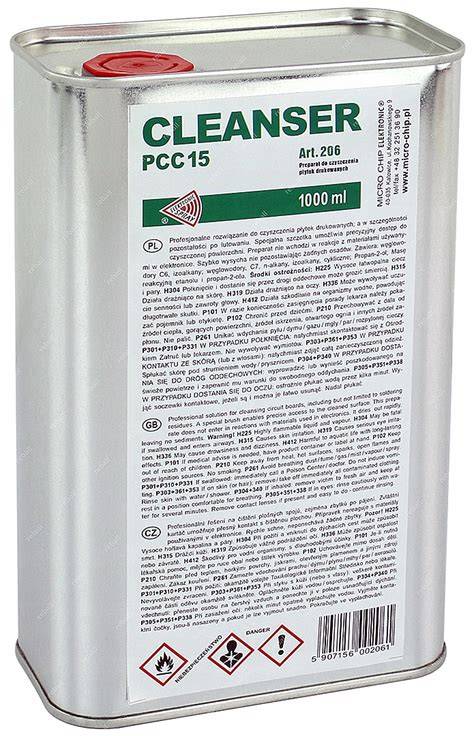 Čistenie PVC kľúčenky jemným mydlovým roztokom