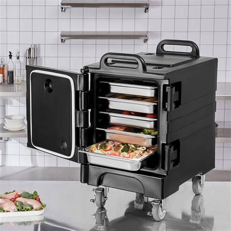 Termobox s kolieskami a ergonomickými rukoväťami pri preprave