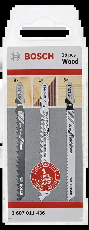 Detailný záber na profesionálnu priamočiaru pílu Bosch pri práci s drevom