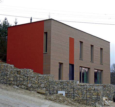 Fasáda domu obložená kamenným obkladom