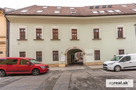 Detail historickej kachľovej pece po rekonštrukcii