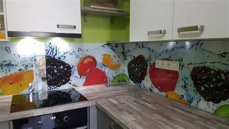 Ukážka realizácie sklenenej zásteny s grafickým motívom