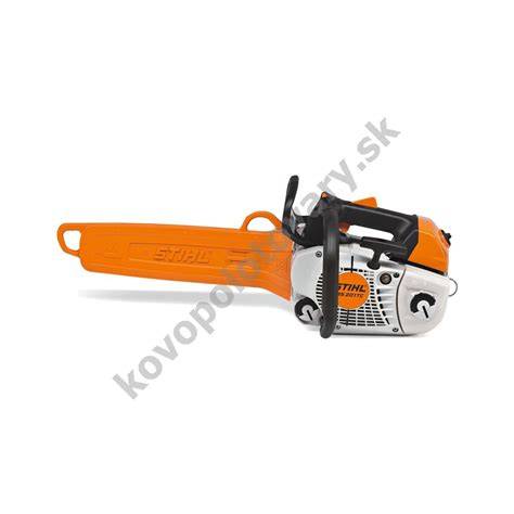 Detailný záber na telo a ovládacie prvky motorovej píly Husqvarna 435