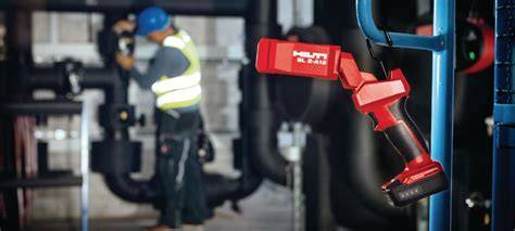 Pracovné LED svietidlo Hilti v teréne