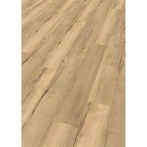 Detailný pohľad na štruktúru laminátovej podlahy s imitáciou dreva