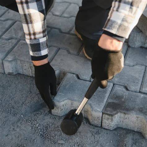 Detailné zobrazenie uloženia prekladu a korekcie gumovým kladivom