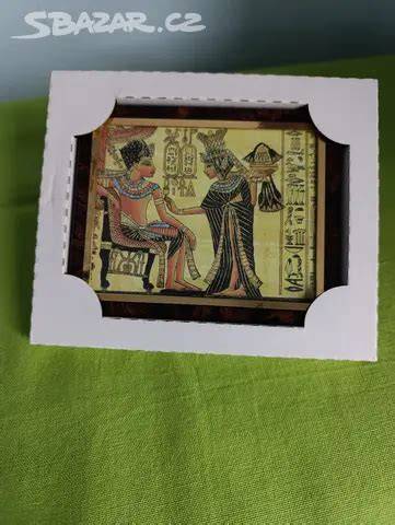 detail obkladov s egyptskými a marockými ornamentmi