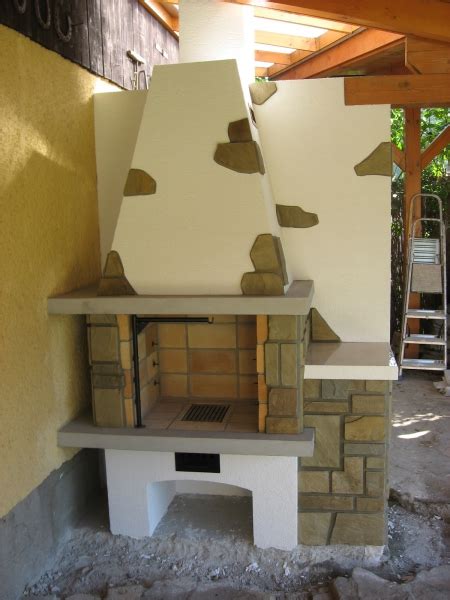 Ukážka rôznych materiálov pre záhradné krby