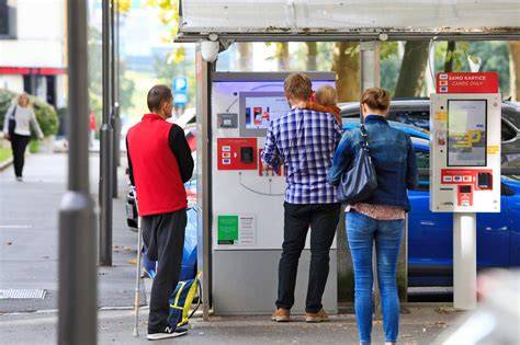 Inšpektor Goitreau pri sledovaní Gina