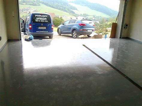 Aplikácia epoxidovej podlahy v autoservise