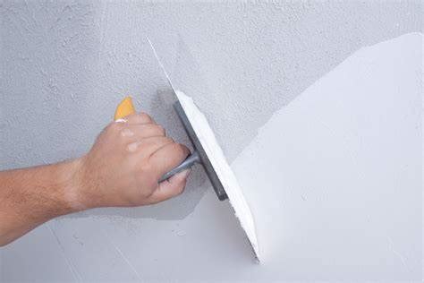 Ukážka hladkého povrchu steny po aplikácii gletu