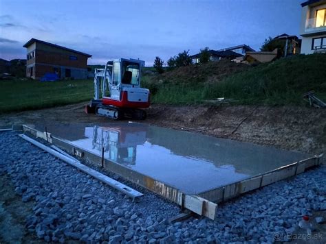 Príprava vystužených základov pre murovanú terasu