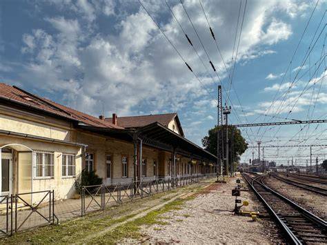 Architektonické detaily budovy železničnej stanice Zvolen