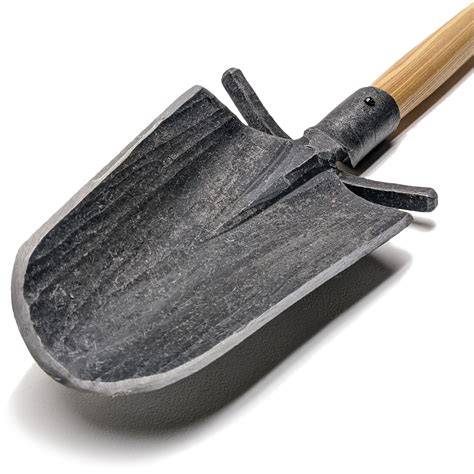 Kovaný rýľ štychár v akcii