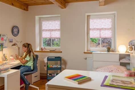 Detailné porovnanie funkcií žalúzií a roliet