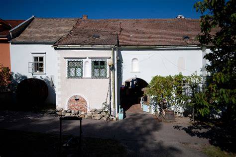 Starý vaľkový dom pred rekonštrukciou