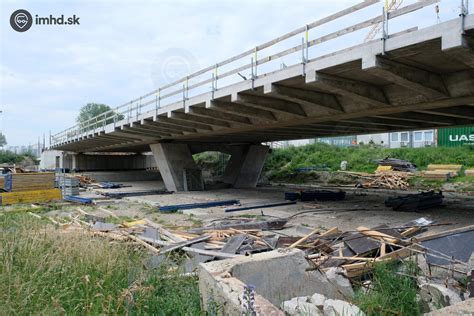 Detail poškodenej nosnej konštrukcie mosta pred rekonštrukciou