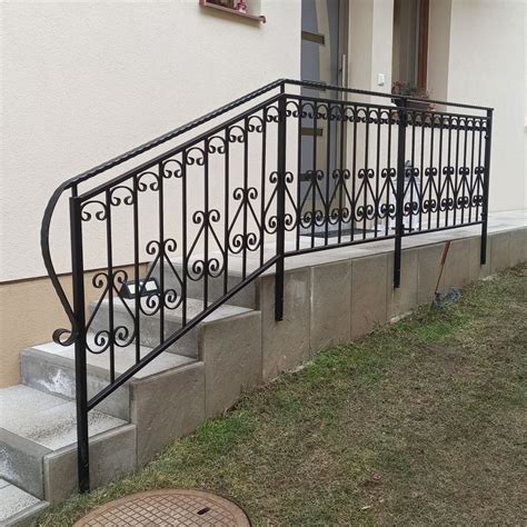 Elegantné kované zábradlie na schodisku