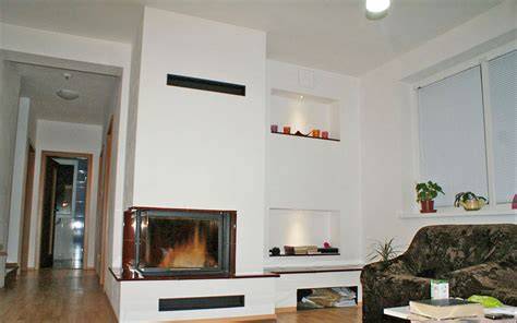 Moderný minimalistický krb s jednoduchými líniami