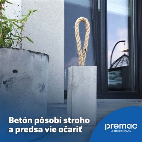 Moderná budova s fasádou z pohľadového betónu