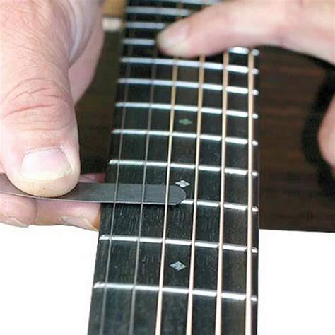 Nastavenie výšky strún na kobylkách typu Tune-o-matic a Strat®