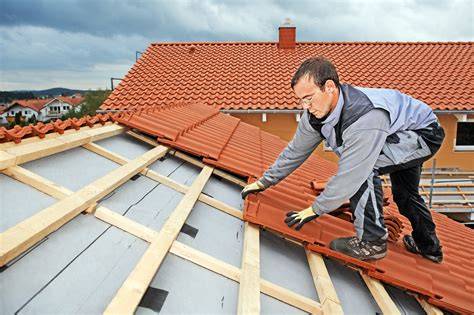 Základná štruktúra strechy s fóliami a izoláciou