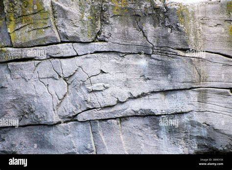 Detail kamenného obkladu Rock Face Dark Grey