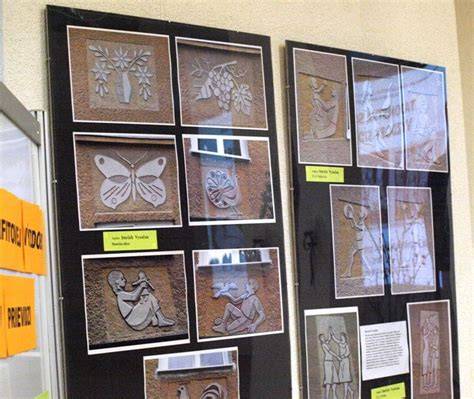Sgrafitová výzdoba na budovách sídliska Píly v Prievidzi