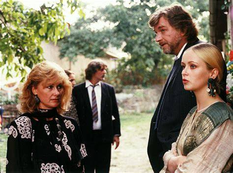 Scéna z filmu Pásla kone na betóne - Johanka a Pavlínka