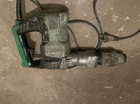 Hitachi búracie kladivo v akcii